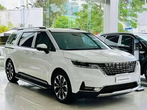 Kia Carnival máy xăng xả kho, "đại hạ giá" gần 400 triệu đồng