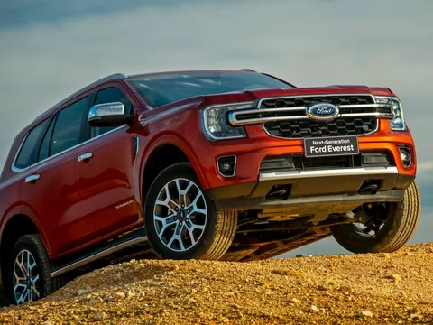 Ford Everest gần như độc chiếm phân khúc SUV cỡ D, bỏ xa Santa Fe và Fortuner