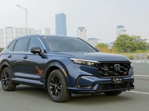 Honda CR-V e:HEV RS nhập Thái khan hàng, nhiều đại lý bán "kèm lạc" tới 70 triệu đồng
