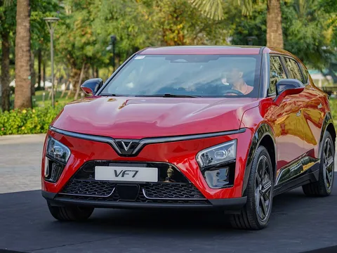 VinFast VF 7 tăng trưởng ấn tượng, Mazda CX-5 tiếp tục là "vua doanh số" của phân khúc SUV cỡ C 