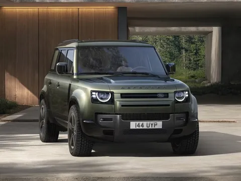 Land Rover Defender facelift sắp cập bến Việt Nam: Có 2 tùy chọn hybrid, bản hiệu suất cao dùng máy V8 tăng áp