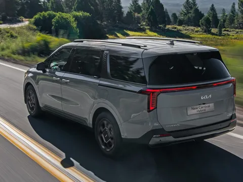 Kia Việt Nam giới thiệu Carnival Hybrid Premium: Có 3 cấu hình, hướng đến khách hàng gia đình và doanh nhân