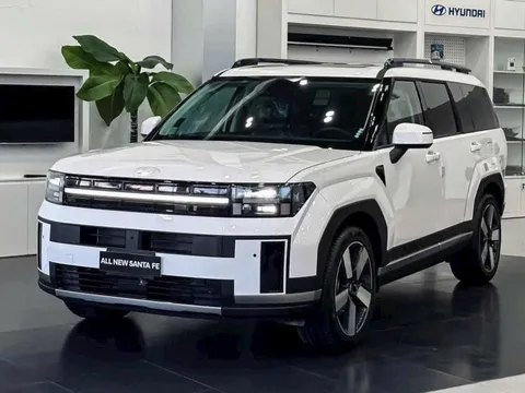 Hyundai Santa Fe giảm giá 'kịch sàn' tại đại lý: Cơ hội lớn cho người mua, nhưng có một điều phải đánh đổi