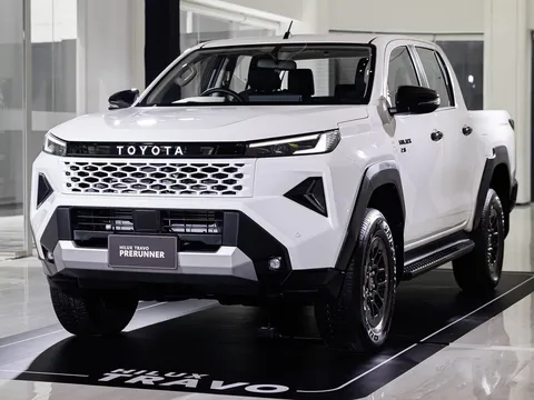 Toyota Hilux 2026 được 'nhá hàng' tại Việt Nam, có thể ra mắt trước Tết Nguyên đán Bính Ngọ