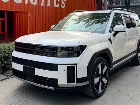 Vừa về đại lý, Hyundai Santa Fe Hybrid đã được giảm giá 50 triệu đồng