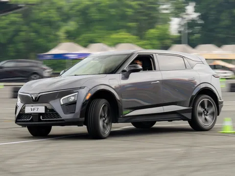 Dùng lốp thường cho ô tô điện: Tiết kiệm chi phí nhưng tiềm ẩn rủi ro về an toàn