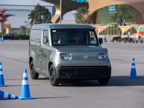 VinFast 'chơi lớn' tại Vietnam Mobility Show 2025: Mang đủ dải xe điện, có cả EC Van và Minio Green