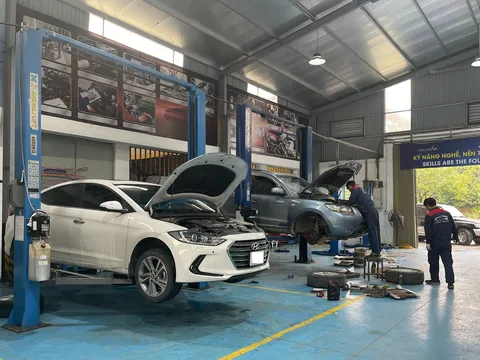 Tết Dương lịch đi chơi xa bằng ô tô: Cần kiểm tra xe kỹ để tránh 'toang' giữa đường