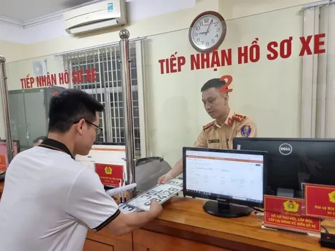 Người dân tại Hà Nội và TP HCM sẽ tiết kiệm được 6 triệu đồng tiền khi đăng ký biển số ô tô từ năm 2026