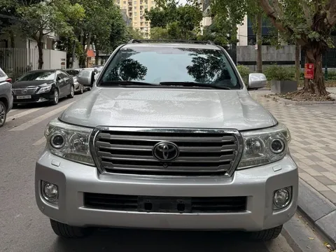 Toyota Land Cruiser 2014 nhập Mỹ rao bán trên sàn xe cũ với giá ngang sedan hạng sang đời mới