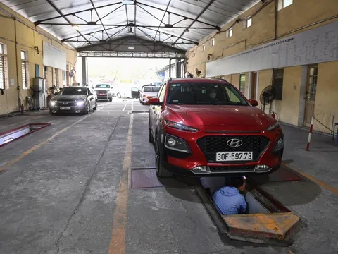 Ô tô rớt đăng kiểm, quay lại kiểm định ngay trong ngày cũng phải nộp phí phụ thu
