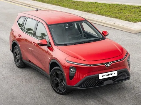 VinFast VF MPV 7 chốt giá 819 triệu đồng: Bản 'biển trắng' của Limo Green, thêm lựa chọn cho gia đình Việt