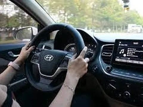 Chở trẻ nhỏ trên ô tô: 3 nút khóa an toàn tài xế cần chú ý trước khi xuất phát