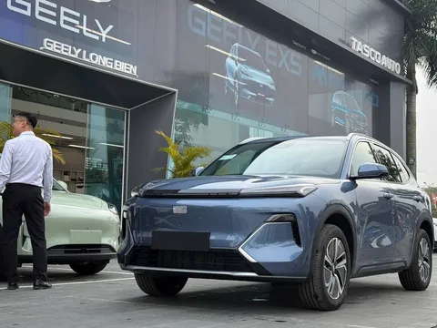 Geely EX5 hybrid về Việt Nam dưới dạng xe mẫu: Tần vận hành gần 1.600 km, giá dự kiến 950 triệu đồng