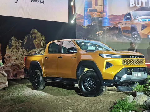 Toyota Hilux 2026 chốt giá từ 632 triệu đồng tại Việt Nam, có những nâng cấp gì để đấu Ranger, Triton?