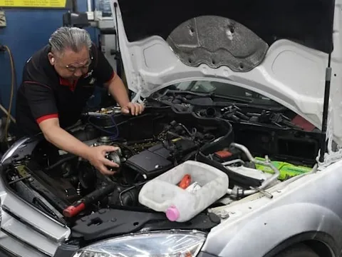 Xe điện lên ngôi, người dân Singapore ngại mua ô tô: Tương lai nào cho các xưởng sửa xe truyền thống?