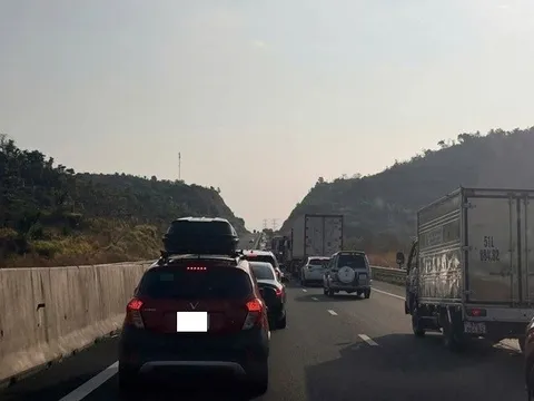 Bỏ túi những kinh nghiệm hữu ích khi tự lái ô tô về quê dịp Tết Bính Ngọ 2026