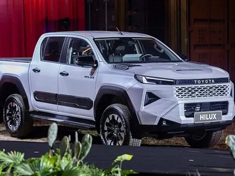 Ford Ranger bất ngờ mất ngôi 'vua bán tải', Toyota Hilux vươn lên dẫn đầu