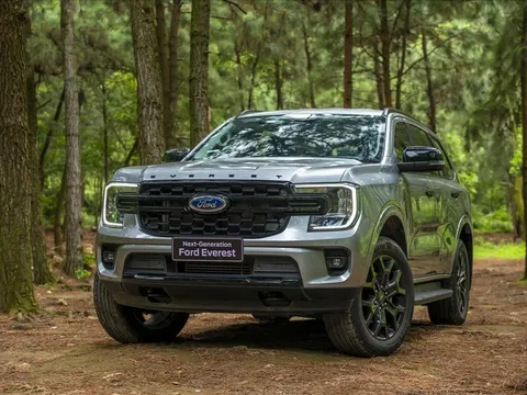 Doanh số SUV hạng D tháng 2/2026: Ford Everest vẫn bỏ xa Mazda CX-8, Hyundai Santa Fe