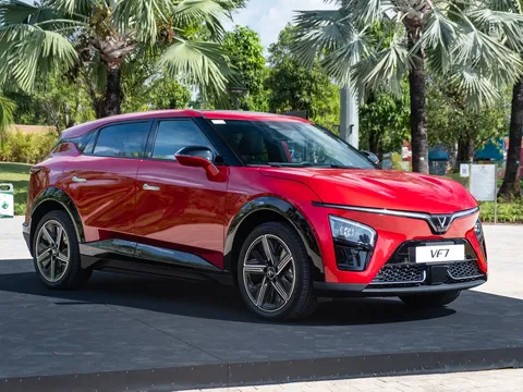 Doanh số CUV cỡ C tháng 2: VinFast VF 7 vươn lên top 3, nhưng Mazda CX-5 vẫn 'bất khả xâm phạm'