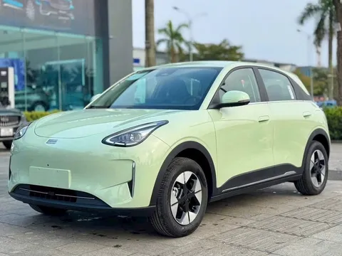 Bộ đôi Geely EX5 EM-i, EX2 sắp 'đổ bộ' Việt Nam: SUV hybrid chạy tối đa 1.600 km, xe điện giá dự kiến từ 500 triệu đồng