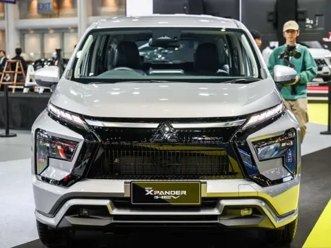Ảnh thực tế Mitsubishi Xpander Hybrid 2026 tại Thái Lan: Giá quy đổi từ 760 triệu đồng, thêm công nghệ hỗ trợ lái