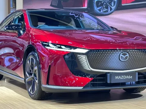 Xem thực tế Mazda 6e tại Đông Nam Á: Thiết kế khác biệt giúp xe nổi bật giữa 'rừng' ô tô điện 