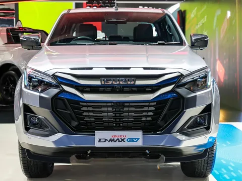 Ngắm Isuzu D-Max thuần điện: Sạc đầy có thể chạy tối đa 331 km, giá quy đổi hơn 1,2 tỷ đồng