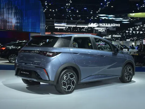 BYD Dolphin 2026 lộ diện trước ngày về Việt Nam: Nâng cấp công nghệ an toàn, pin lớn hơn, giá dự kiến giảm