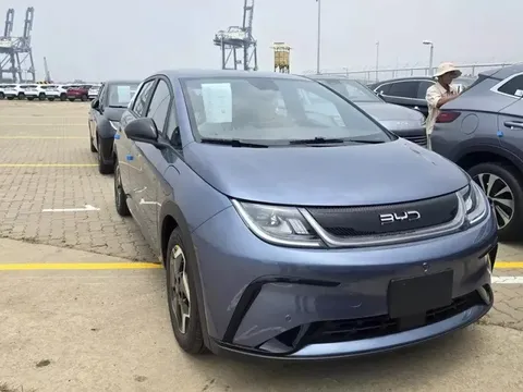 Ô tô điện BYD Dolphin 2026 cập bến Việt Nam, hứa hẹn giá 'mềm' hơn nhờ nhập Thái Lan