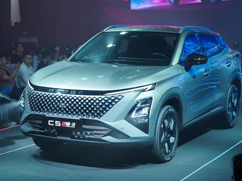 Omoda C5 hybrid mới trình làng đã giảm giá, khách mua sớm hưởng lợi lớn