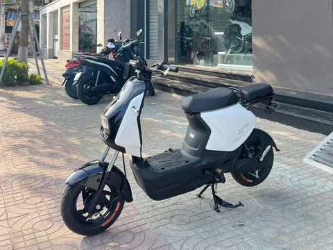 Soi chi tiết VinFast Amio: Xe máy điện tích hợp bàn đạp, liệu có phải lựa chọn tối ưu cho đô thị?