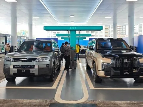 BYD xây trạm sạc nhanh với tốc độ 'khó tin': Đạt 5.000 trạm trong chưa đầy 1 tháng, phủ sóng gần 300 thành phố