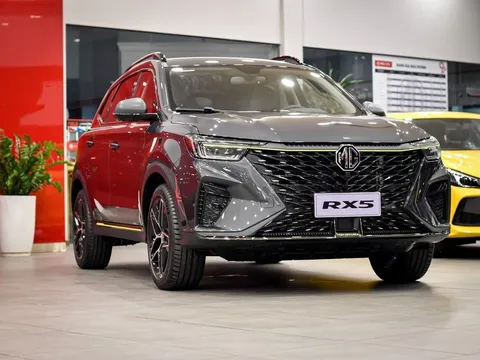 Giá giảm sâu xuống chỉ còn 580 triệu đồng, MG RX5 trở thành SUV cỡ C rẻ nhất phân khúc