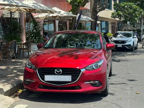 Đỗ xe dưới nắng quá lâu trong mùa hè, nội thất ô tô bị "bào mòn" ra sao?