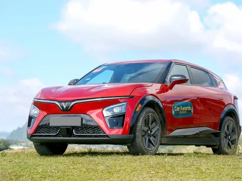 VinFast VF 7 bứt phá dẫn đầu SUV hạng C trong tháng 3/2026, vượt mặt 'lão làng' Mazda CX-5