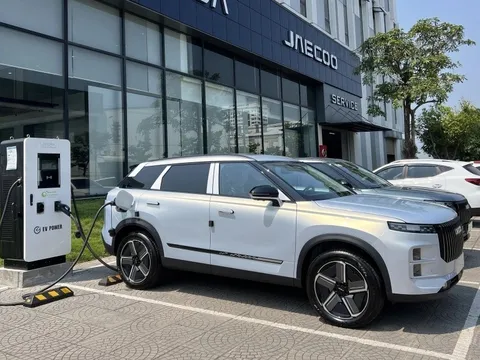 Ô tô điện tăng trưởng mạnh tại Việt Nam, trạm sạc trở thành 'vũ khí chiến lược' của các hãng