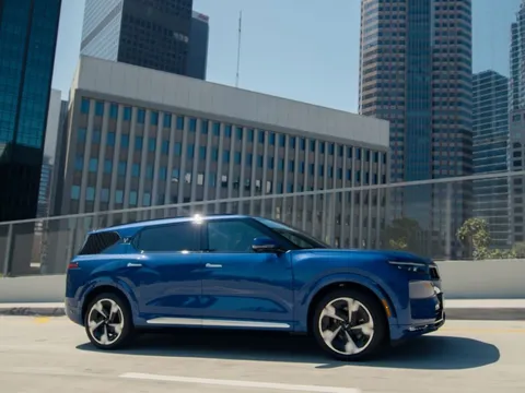 "Nghịch lý" VinFast VF 9 trong mắt người dùng: Trải nghiệm đẳng cấp nhưng chi phí bình dân