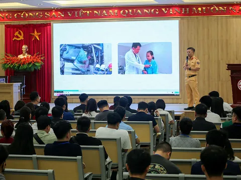 Quy định mới: Thí sinh phải xem video tình huống tai nạn trước khi sát hạch lái xe