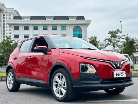Phân khúc SUV đô thị 'tăng nhiệt' trở lại: VinFast VF 5, VF 6 áp đảo các đối thủ chạy xăng