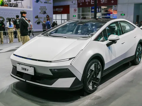 Cận cảnh xe điện Hyundai IONIQ V với thiết kế lạ mắt và khoang nội thất rộng tiệm cận xe sang