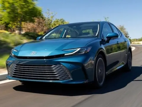 Nhờ xe hybrid, Toyota đạt doanh số cao chưa từng có trong năm 2025