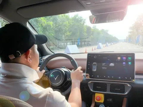 Di chuyển bằng ô tô điện ngày nắng nóng: Những lưu ý không nên bỏ qua