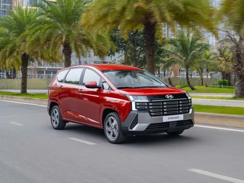 Loạt MPV cỡ nhỏ chạy xăng giảm giá sâu để giữ khách trước sức ép từ xe điện
