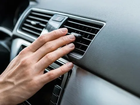 Điều hòa ô tô yếu dần giữa trời nóng: Nhiều tài xế thường bỏ sót nguyên nhân phổ biến này