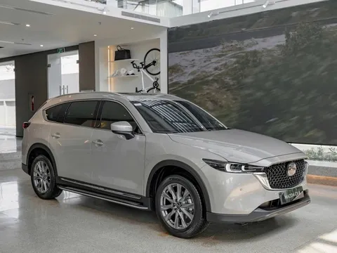 Mazda CX-8 bổ sung phiên bản mới giá 899 triệu đồng, 'phả hơi nóng' lên Santa Fe và Sorento