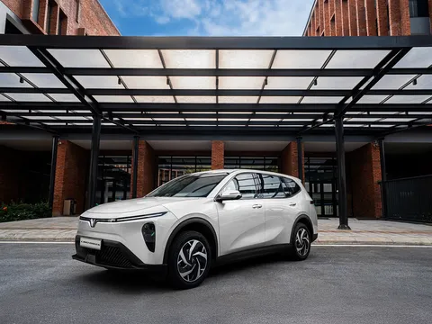VinFast Limo Green tiếp tục 'xưng vương', Toyota Veloz Cross tăng tốc ngoạn mục