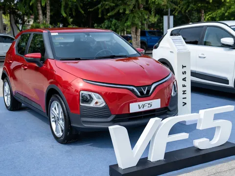 VinFast VF 5 tiếp tục 'một mình một ngựa', bỏ xa toàn bộ đối thủ chạy xăng
