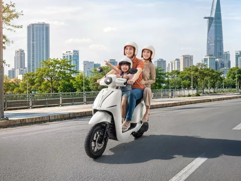 Dat Bike Era ra mắt khách Việt với giá từ 29,9 triệu đồng: Tầm vận hành 200 km/sạc, cốp lớn hơn Honda LEAD
