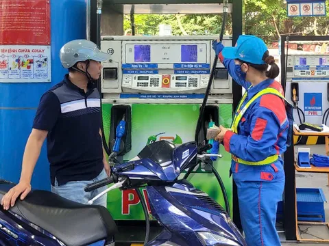 Xăng E10 được mở bán trên toàn quốc từ 1/6, người dùng xe đời cũ còn có thể đổ loại xăng nào khác?